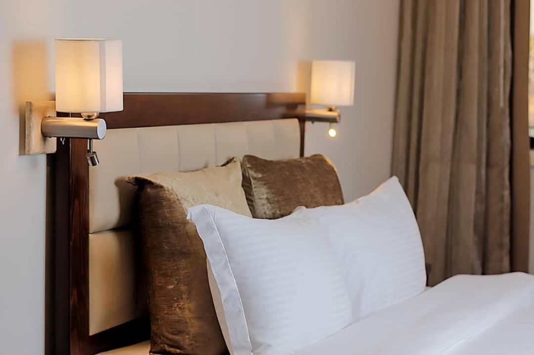 Mamba Point Hotel Freetown Bagian luar foto