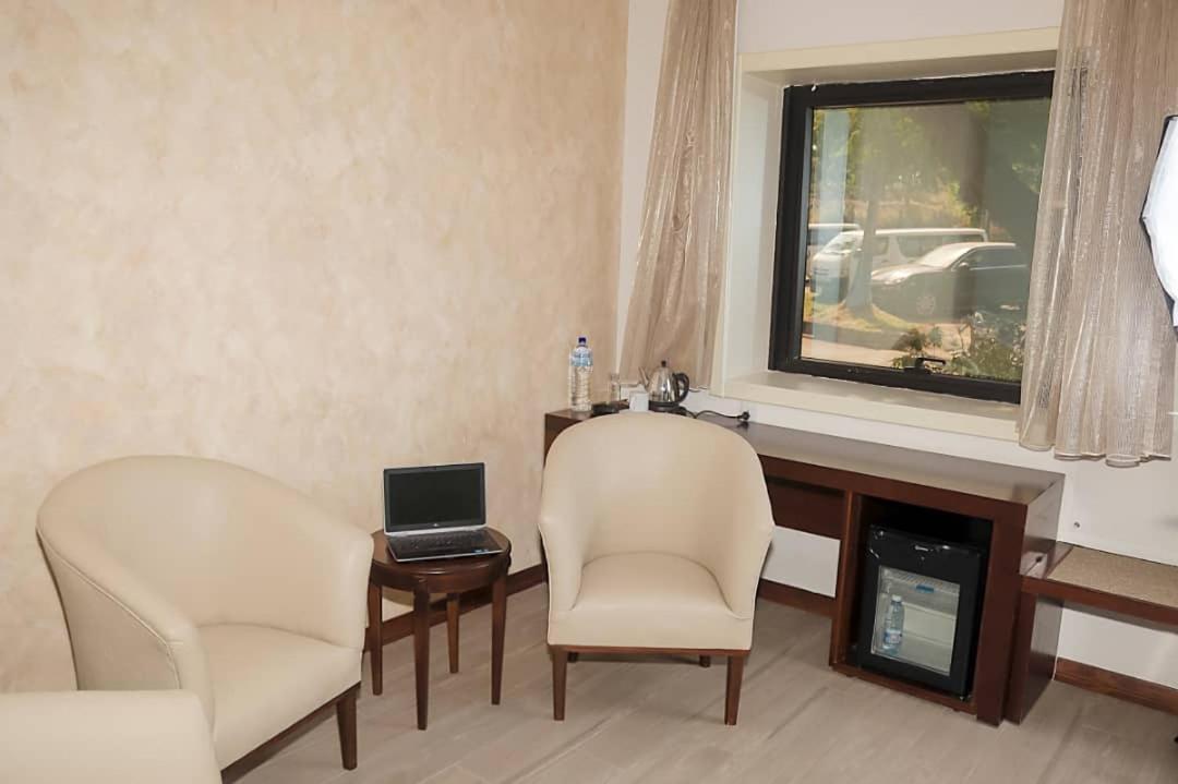 Mamba Point Hotel Freetown Bagian luar foto